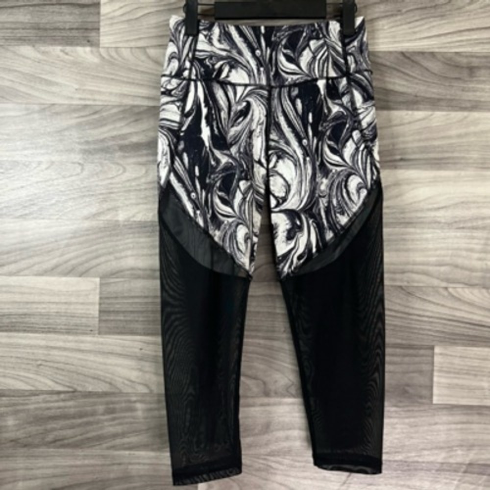 Victorias Secret Womens Knockout Capri Pants Black White Swirl Mesh Activewear S